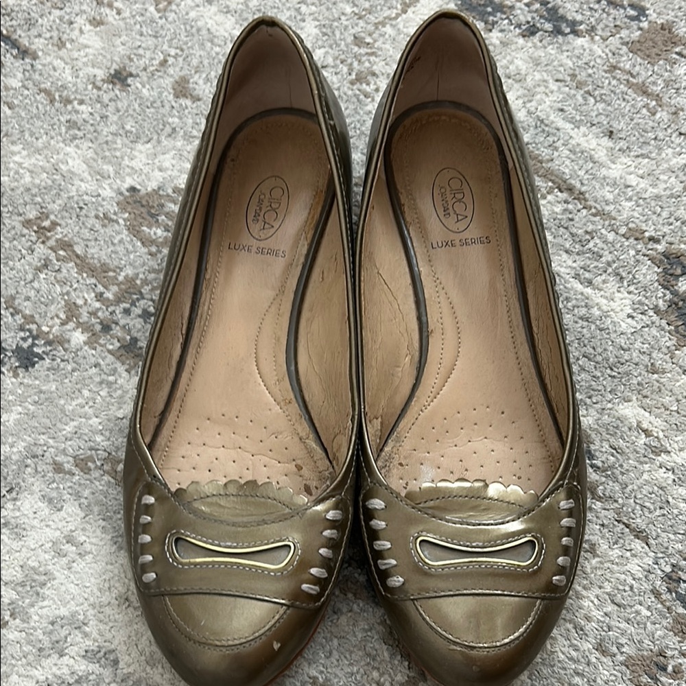 Joan & David Flats & Loafers with Classic Design